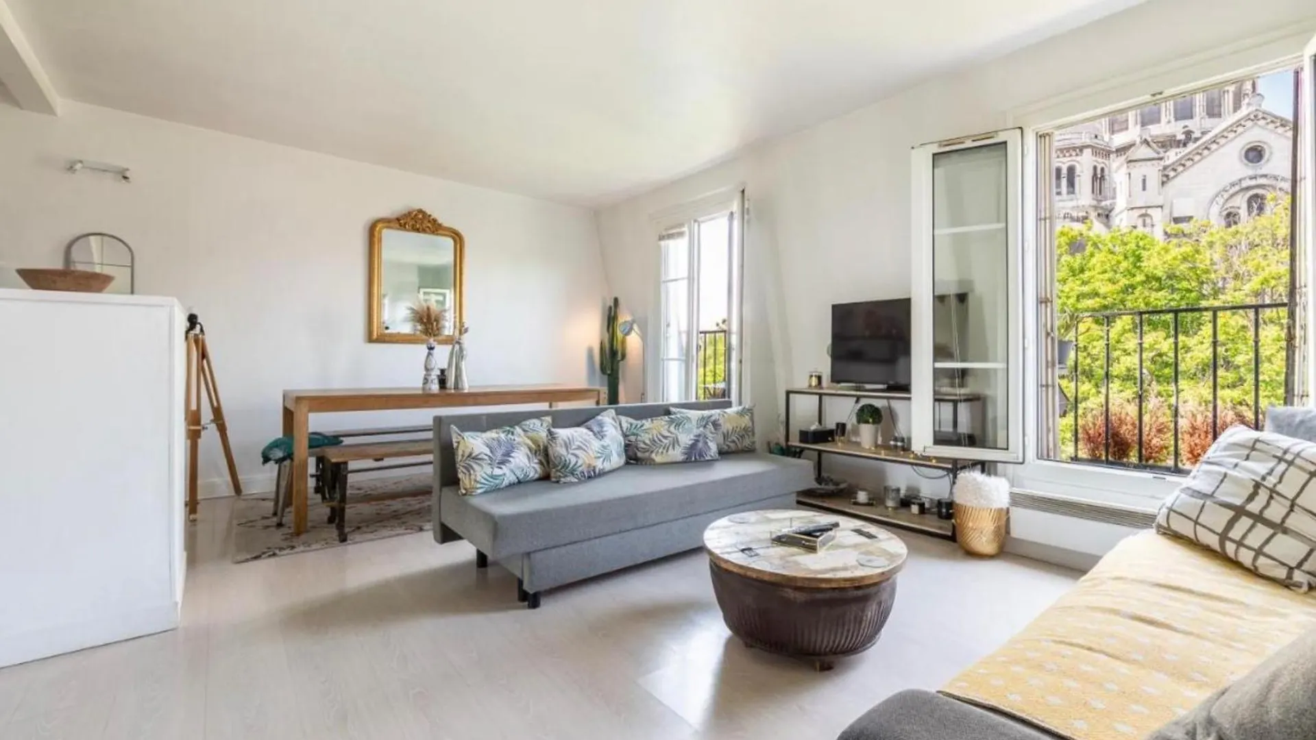 In Front Of Sacre Coeur - 2 Bedrooms In Last Floor