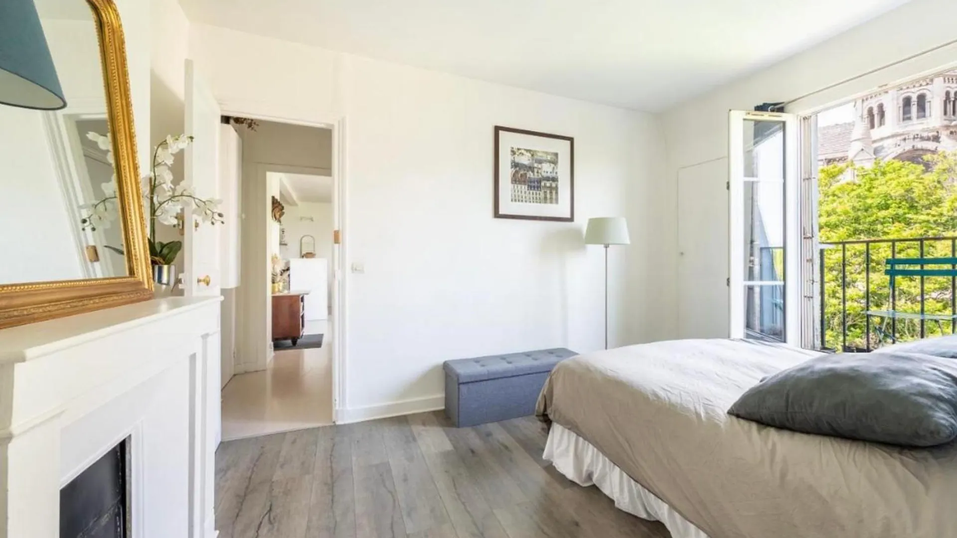In Front Of Sacre Coeur - 2 Bedrooms In Last Floor Apartment