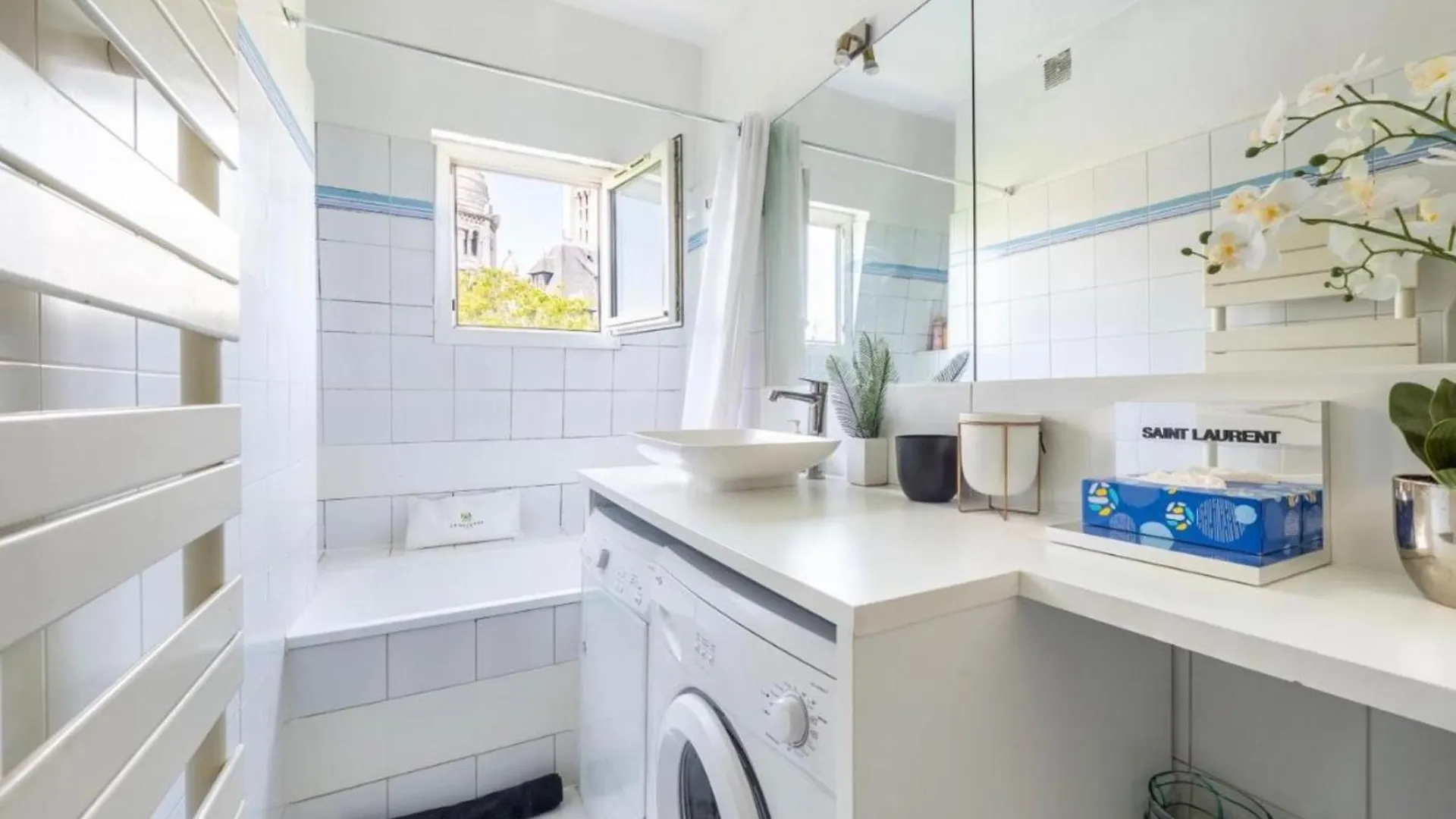 Apartment In Front Of Sacre Coeur - 2 Bedrooms In Last Floor *