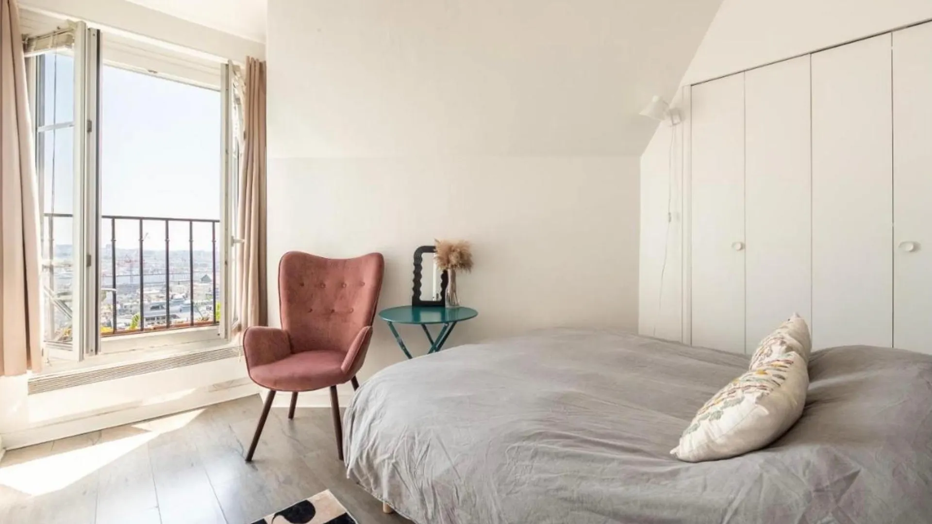 In Front Of Sacre Coeur - 2 Bedrooms In Last Floor Paris