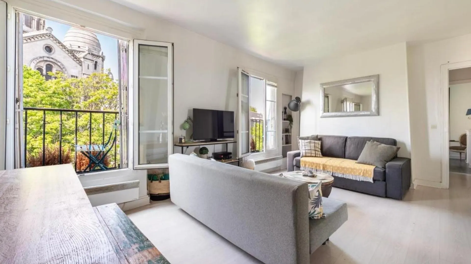 In Front Of Sacre Coeur - 2 Bedrooms In Last Floor * Paris