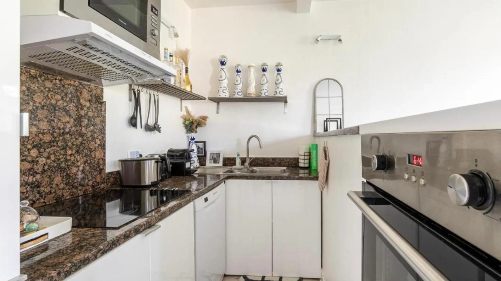 In Front Of Sacre Coeur - 2 Bedrooms In Last Floor Apartment Paris