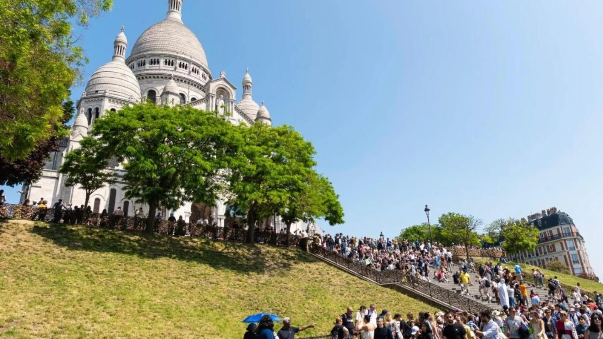 In Front Of Sacre Coeur - 2 Bedrooms In Last Floor Paris